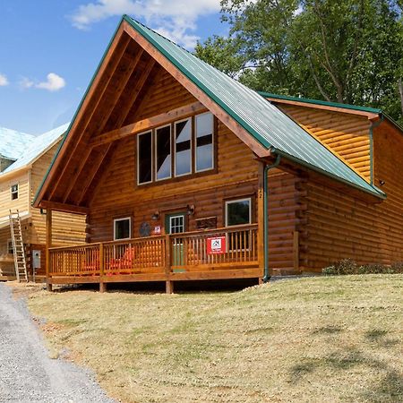 The 3 Bears Is A Newly Built 3 Bedroom Cabin Only 3 Minutes From The Parkway! بيدجن فورج المظهر الخارجي الصورة