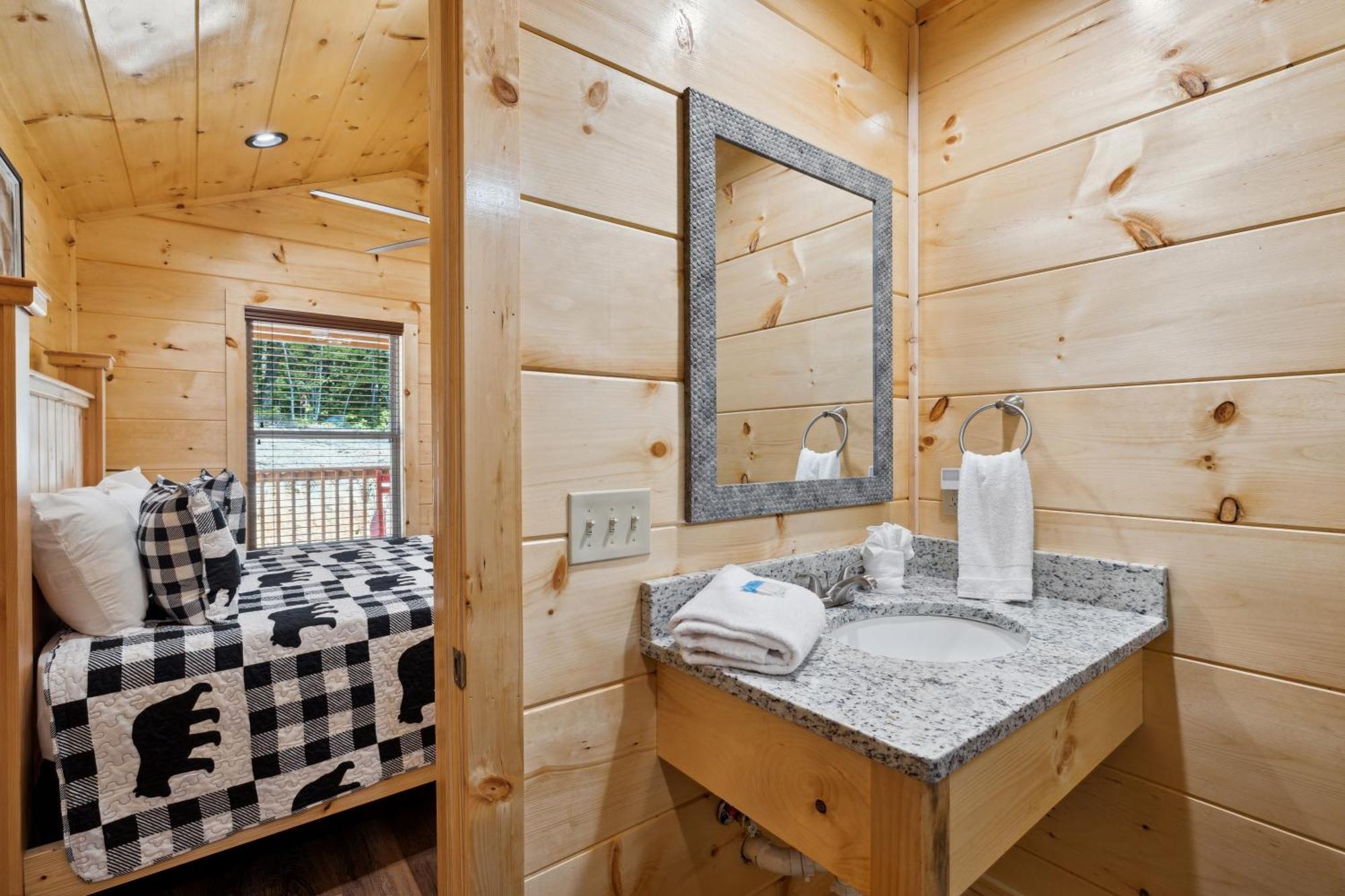 The 3 Bears Is A Newly Built 3 Bedroom Cabin Only 3 Minutes From The Parkway! بيدجن فورج المظهر الخارجي الصورة